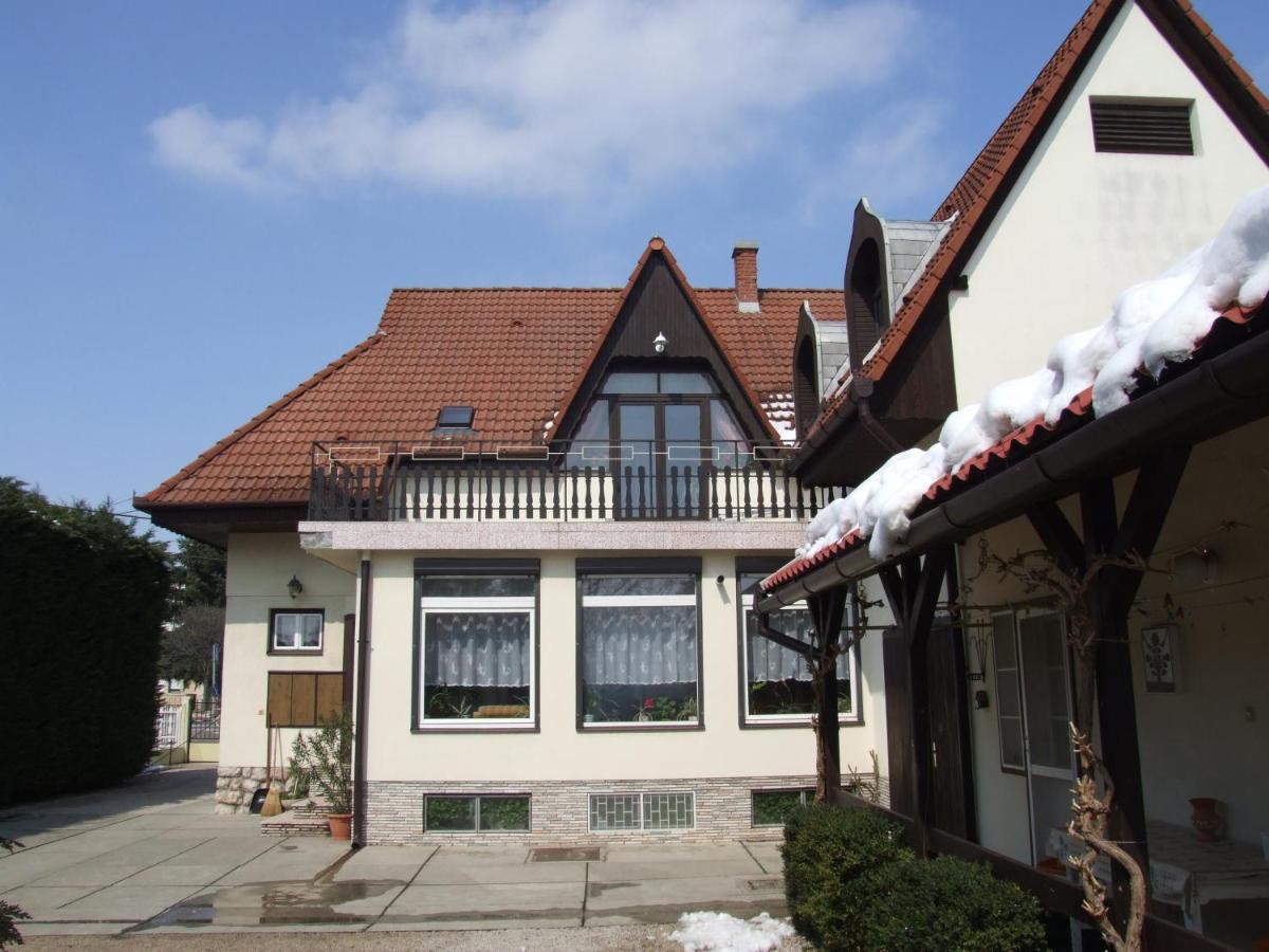 Revesz Vendeghaz Hotel Harkany Exterior photo