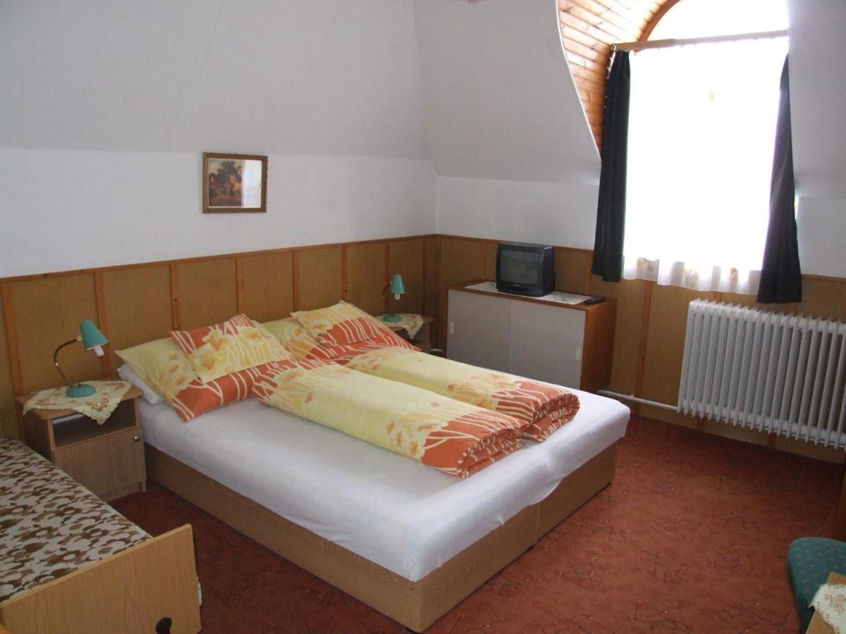 Revesz Vendeghaz Hotel Harkany Room photo