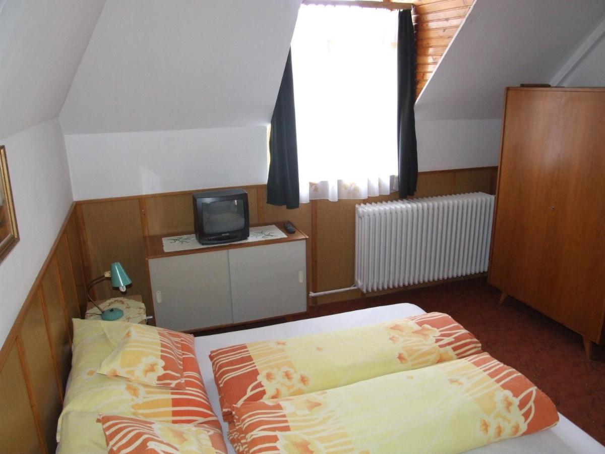 Revesz Vendeghaz Hotel Harkany Room photo