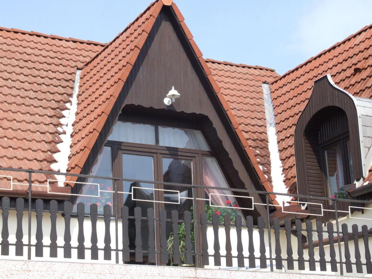 Revesz Vendeghaz Hotel Harkany Exterior photo