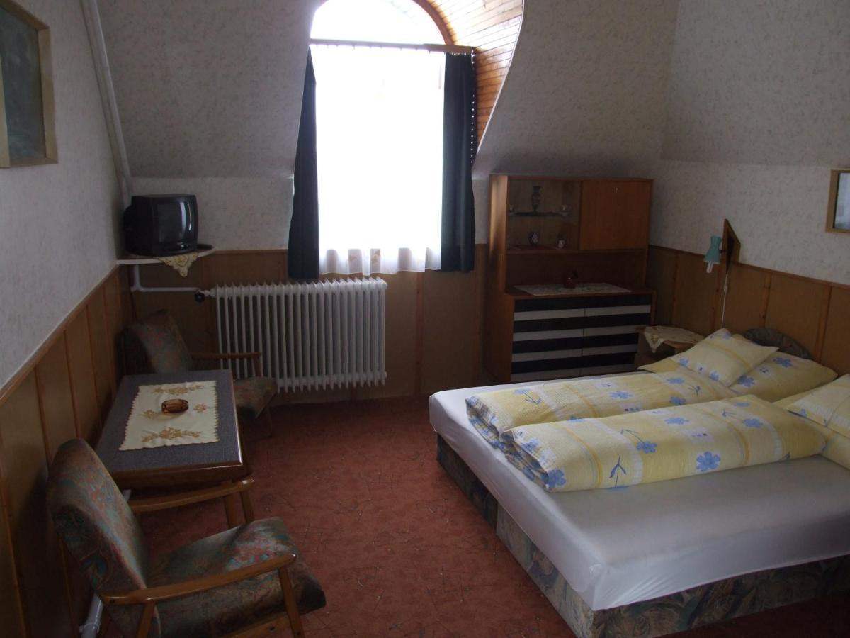 Revesz Vendeghaz Hotel Harkany Room photo
