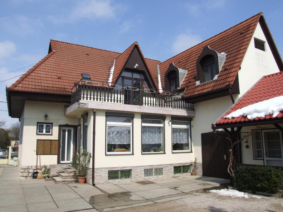 Revesz Vendeghaz Hotel Harkany Exterior photo