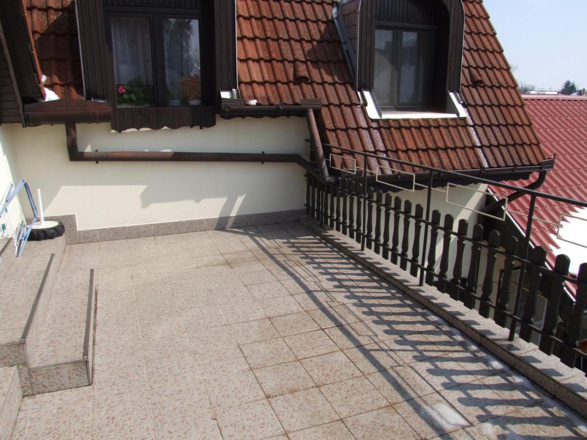 Revesz Vendeghaz Hotel Harkany Exterior photo